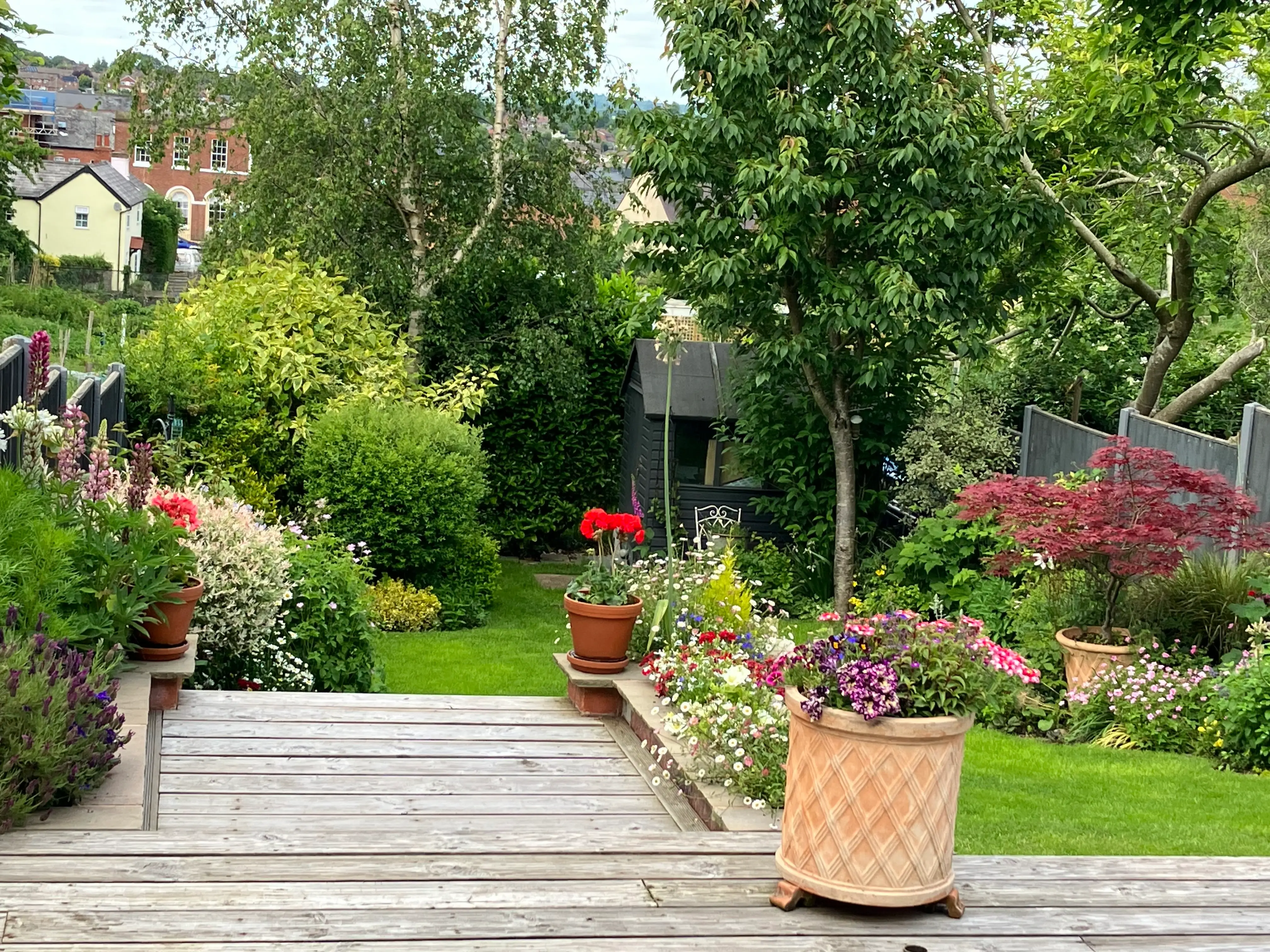 Decking and well-kept garden area adjacent to the Positive Change Therapies therapy room.